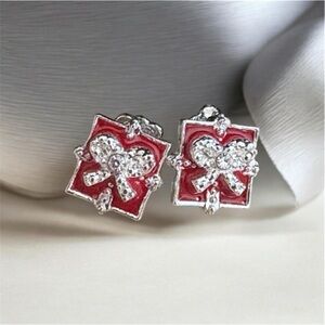 Avon Rhinestone Gift Present Christmas Stud Earrings NIB 2005